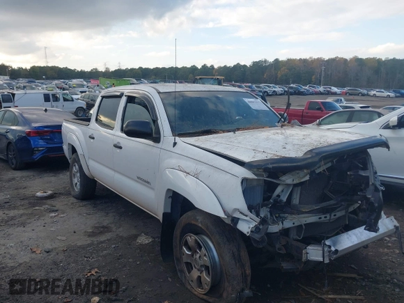 2014 Toyota Tacoma PreRunner with VIN 3TMJU4GN3EM162405, listed as a IAAI auction lot 40807077 with 103,298 mi miles. Bid and sale history available at carsss.com. Image 1.