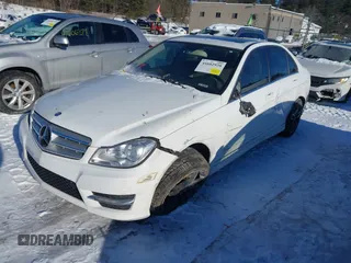 2013 Mercedes-Benz C 300 Sport z VIN WDDGF8AB8DR266708, wystawiony jako IAAI lot #41602920 z przebiegiem 131 068 mil mil oraz . Historia ofert i sprzedaży dostępna na DreamBid. Obrazek 17.