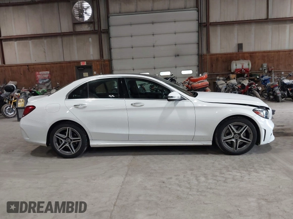 2021 Mercedes-Benz C 300 z VIN W1KWF8EB4MR633044, wystawiony jako IAAI lot #42360676 z przebiegiem 109 484 mil mil oraz . Historia ofert i sprzedaży dostępna na DreamBid. Obrazek 13.