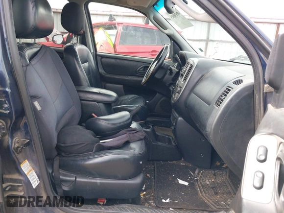 2004 Ford Escape Limited with VIN 1FMCU94144KB50837, listed as a IAAI auction lot 41830815 with 181,729 mi miles. Bid and sale history available at carsss.com. Image 5.