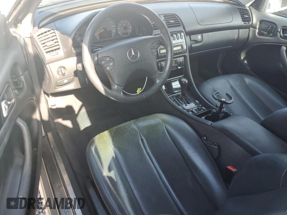2000 Mercedes-Benz CLK 320/430 z VIN WDBLK70G4YT035047, wystawiony jako Copart lot #52852405 z przebiegiem 141 197 mil mil oraz Szkoda całkowita • Salvage title. Historia ofert i sprzedaży dostępna na DreamBid. Obrazek 8.