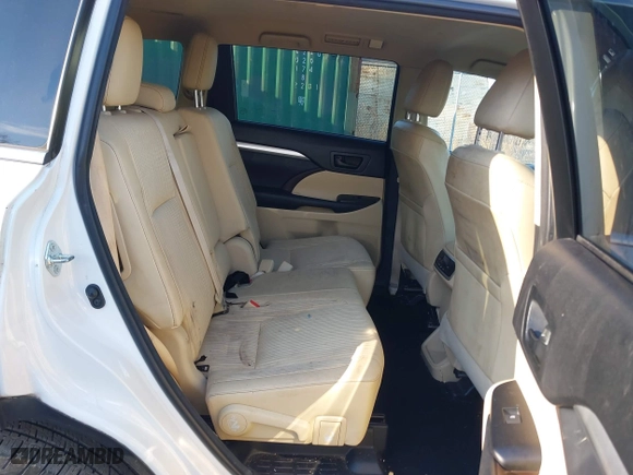 2015 Toyota Highlander LE with VIN 5TDBKRFH7FS194276, listed as a IAAI auction lot 41617493 with 134,342 mi miles. Bid and sale history available at carsss.com. Image 8.