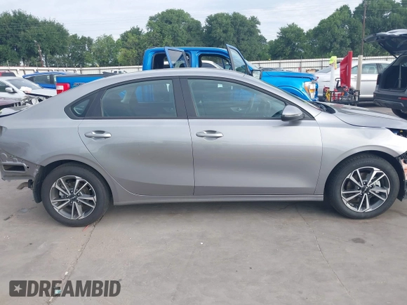 2024 Kia Forte LXS z VIN 3KPF24AD6RE836512, wystawiony jako IAAI lot #42166367 z przebiegiem 3 352 mil mil oraz . Historia ofert i sprzedaży dostępna na DreamBid. Obrazek 14.