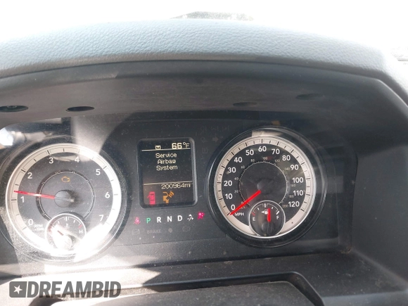 2018 Ram 1500 Express z VIN 1C6RR7KT0JS276527, wystawiony jako IAAI lot #41967968 z przebiegiem 200 964 mil mil oraz . Historia ofert i sprzedaży dostępna na DreamBid. Obrazek 7.