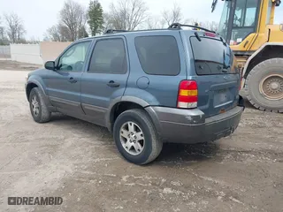 2005 Ford Escape XLT with VIN 1FMYU03145KA42335, listed as a IAAI auction lot 42110937 with 229,394 mi miles. Bid and sale history available at carsss.com. Image 3.