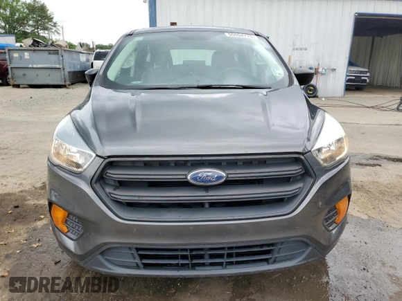 2017 Ford Escape S z VIN 1FMCU0F7XHUC07081, wystawiony jako Copart lot #55094775 z przebiegiem 43 552 mil mil oraz Szkoda całkowita • Salvage title. Historia ofert i sprzedaży dostępna na DreamBid. Obrazek 5.