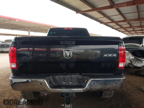 2015 Ram 2500 Tradesman z VIN 3C6UR5HL6FG673440, wystawiony jako IAAI lot #42031986 z przebiegiem 133 308 mil mil oraz . Historia ofert i sprzedaży dostępna na DreamBid. Obrazek 16.