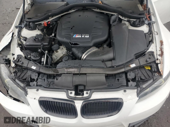 2013 BMW M3 z VIN WBSKG9C54DJ595279, wystawiony jako Copart lot #85358304 z przebiegiem Nie podano mil oraz Szkoda całkowita • Salvage title. Historia ofert i sprzedaży dostępna na DreamBid. Obrazek 13.