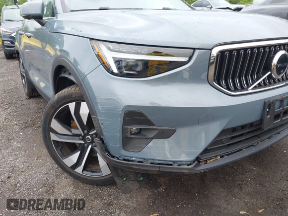 2023 Volvo XC40 Ultimate Bright Theme с VIN YV4L12UAXP2025895, выставлен на аукционе IAAI как лот 42294917 с пробегом 5 384 миль миль и . История ставок и продаж доступна на DreamBid. Изображение 19.