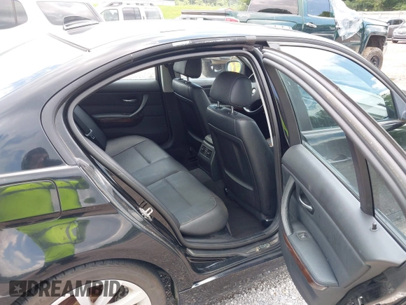 2011 BMW 3 Series 328i с VIN WBAPH7C50BE677673, выставлен на аукционе IAAI как лот 42680579 с пробегом 207 336 миль миль и . История ставок и продаж доступна на DreamBid. Изображение 8.