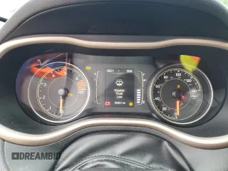 2020 Jeep Cherokee Latitude Tech Connect z VIN 1C4PJLCB6JD620386, wystawiony jako Copart lot #60409655 z przebiegiem 80 831 mil mil oraz Nie do naprawy • Non repairable. Historia ofert i sprzedaży dostępna na DreamBid. Obrazek 9.