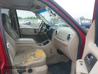 2006 Ford Expedition Eddie Bauer z VIN 1FMFU17506LA77220, wystawiony jako IAAI lot #42111670 z przebiegiem Nie podano mil oraz . Historia ofert i sprzedaży dostępna na DreamBid. Obrazek 5.