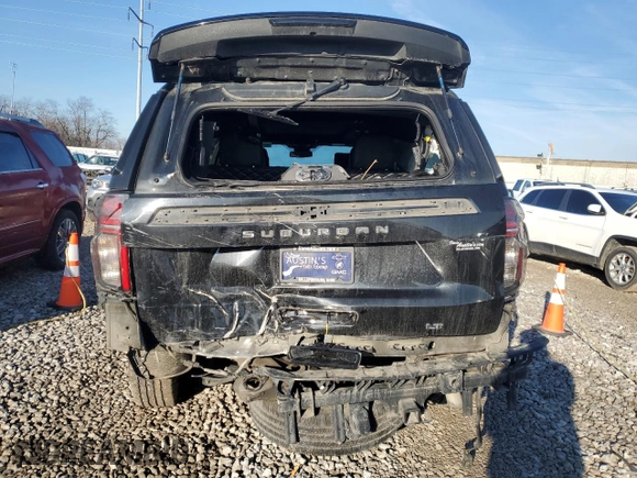 2023 Chevrolet Suburban LT z VIN 1GNSKCKDXPR113715, wystawiony jako Copart lot #47182825 z przebiegiem 195 338 mil mil oraz Szkoda całkowita • Salvage title. Historia ofert i sprzedaży dostępna na DreamBid. Obrazek 6.