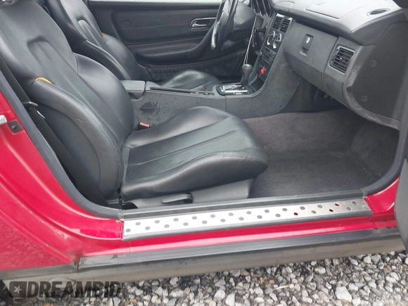 1998 Mercedes-Benz SLK 230/320 with VIN WDBKK47F3WF029419, listed as a IAAI auction lot 42623031 with 103,602 mi miles and . Bid and sale history available at DreamBid. Image 5.