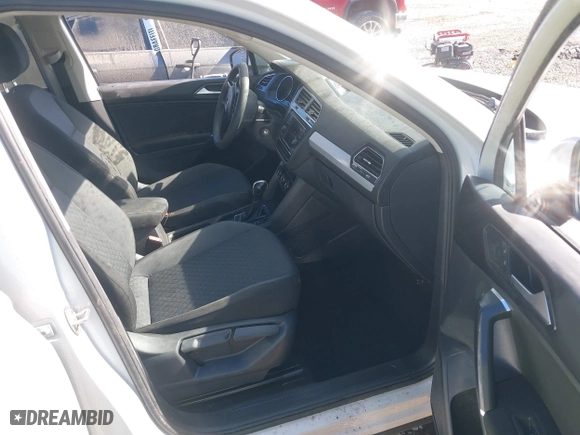 2018 Volkswagen Tiguan S with VIN 3VV1B7AX2JM066312, listed as a IAAI auction lot 41641390 with 133,000 mi miles. Bid and sale history available at carsss.com. Image 5.
