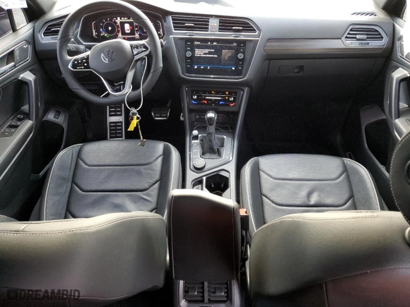 2022 Volkswagen Tiguan SEL R-Line with VIN 3VV4B7AX2NM159947, listed as a Copart auction lot 45084835 with 45,598 mi miles and Salvage Title. Bid and sale history available at carsss.com. Image 8.