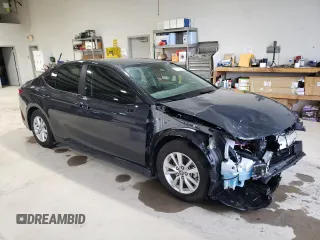2025 Toyota Camry LE z VIN 4T1DAACK9SU506208, wystawiony jako Copart lot #56706605 z przebiegiem 17 651 mil mil oraz Szkoda całkowita • Salvage title. Historia ofert i sprzedaży dostępna na DreamBid. Obrazek 4.