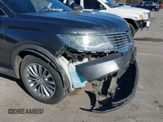 2017 Lincoln MKX Select with VIN 2LMPJ6KR7HBL16225, listed as a IAAI auction lot 40920232 with 105,124 mi miles. Bid and sale history available at carsss.com. Image 6.