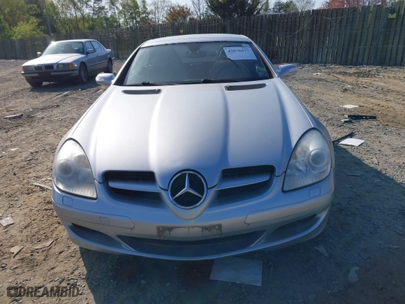 2007 Mercedes-Benz SLK-Class 3.5L with VIN WDBWK56FX7F142388, listed as a IAAI auction lot 42076577 with 77,856 mi miles. Bid and sale history available at carsss.com. Image 12.