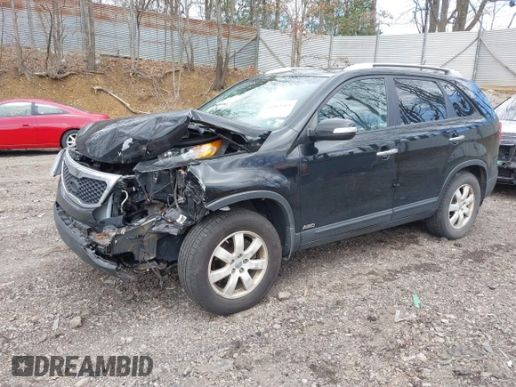 2013 Kia Sorento LX with VIN 5XYKTCA66DG417238, listed as a IAAI auction lot 41992513 with 166,134 mi miles. Bid and sale history available at carsss.com. Image 2.