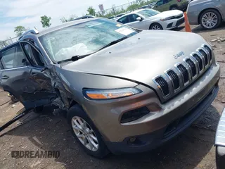 2018 Jeep Cherokee Latitude Tech Connect z VIN 1C4PJLCB4JD573830, wystawiony jako IAAI lot #42220149 z przebiegiem 123 084 mil mil oraz . Historia ofert i sprzedaży dostępna na DreamBid. Obrazek 1.