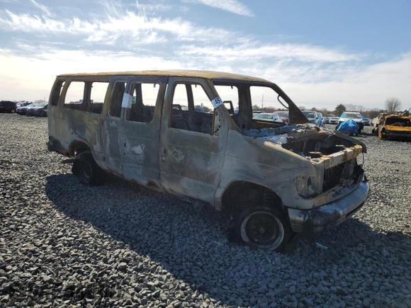 2003 Ford Econoline Passenger XL z VIN 1FBSS31LX3HA93522, wystawiony jako Copart lot #49734755 z przebiegiem Nie podano mil oraz Nie do naprawy • Non repairable. Historia ofert i sprzedaży dostępna na DreamBid. Obrazek 4.
