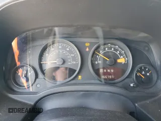 2015 Jeep Patriot Latitude with VIN 1C4NJPFB1FD314763, listed as a Copart auction lot 51809265 with 166,797 mi miles and Clean Title. Bid and sale history available at carsss.com. Image 9.