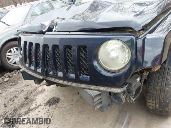2011 Jeep Patriot Latitude with VIN 1J4NT1GB5BD140710, listed as a IAAI auction lot 41499486 with 182,809 mi miles. Bid and sale history available at carsss.com. Image 6.