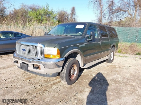 2001 Ford Excursion Limited with VIN 1FMNU43S11EA01026, listed as a IAAI auction lot 41994947 with 193,365 mi miles. Bid and sale history available at carsss.com. Image 2.