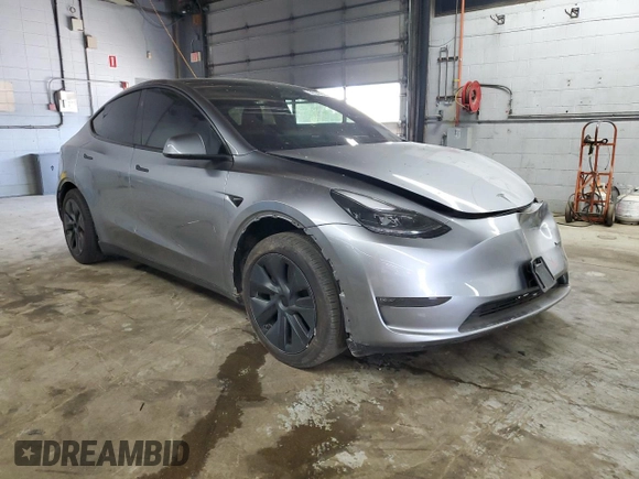 2024 Tesla Model Y Long Range with VIN 7SAYGDEE2RA299824, listed as a Copart auction lot 56040835 with 16,534 mi miles and Salvage title. Bid and sale history available at DreamBid. Image 4.