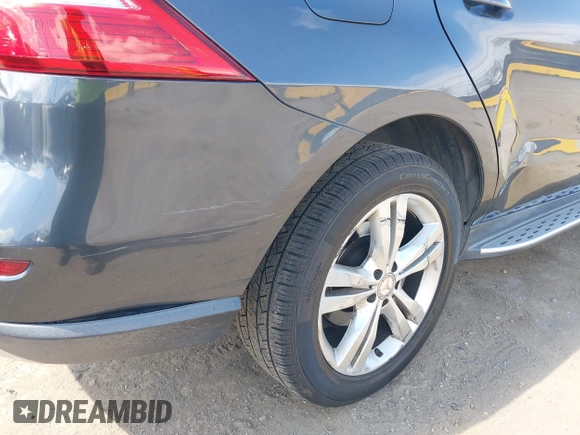 2012 Mercedes-Benz M ML 350 with VIN 4JGDA5HB6CA044757, listed as a IAAI auction lot 41858601 with 135,943 mi miles. Bid and sale history available at carsss.com. Image 17.