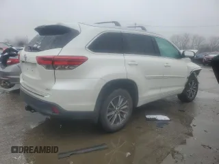 2018 Toyota Highlander SE z VIN 5TDKZRFH2JS548614, wystawiony jako Copart lot #45103245 z przebiegiem Nie podano mil oraz Szkoda całkowita • Salvage title. Historia ofert i sprzedaży dostępna na DreamBid. Obrazek 3.