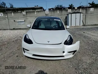 2023 Tesla Model 3 z VIN 5YJ3E1EAXPF422956, wystawiony jako Copart lot #52500285 z przebiegiem 24 082 mil mil oraz Nie do naprawy • Non repairable. Historia ofert i sprzedaży dostępna na DreamBid. Obrazek 13.