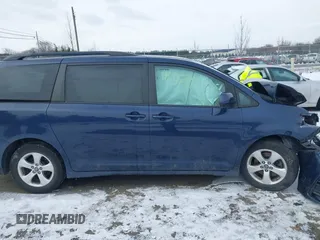 2018 Toyota Sienna LE Auto Access Seat with VIN 5TDKZ3DC3JS905514, listed as a IAAI auction lot 41591539 with 1 mi miles. Bid and sale history available at carsss.com. Image 12.