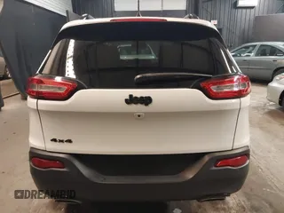 2018 Jeep Cherokee Latitude z VIN 1C4PJMCX0JD505901, wystawiony jako IAAI lot #41615476 z przebiegiem 106 873 mil mil oraz . Historia ofert i sprzedaży dostępna na DreamBid. Obrazek 17.