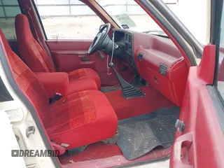 1991 Ford Explorer XL z VIN 1FMDU32X5MUA21535, wystawiony jako IAAI lot #42370194 z przebiegiem 83 911 mil mil oraz . Historia ofert i sprzedaży dostępna na DreamBid. Obrazek 5.