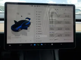 2022 Tesla Model 3 z VIN 5YJ3E1EA9NF368921, wystawiony jako Copart lot #60301705 z przebiegiem 91 048 mil mil oraz Czysty tytuł • Clean title. Historia ofert i sprzedaży dostępna na DreamBid. Obrazek 9.