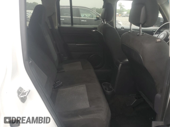 2016 Jeep Patriot Latitude with VIN 1C4NJRFB9GD586698, listed as a Copart auction lot 61131125 with 154,679 mi miles and Salvage title. Bid and sale history available at DreamBid. Image 10.