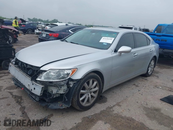 2007 Lexus LS 460 L z VIN JTHGL46F375014513, wystawiony jako IAAI lot #42124510 z przebiegiem Nie podano mil oraz . Historia ofert i sprzedaży dostępna na DreamBid. Obrazek 17.