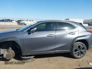 2020 Lexus UX 200 z VIN JTHP3JBH9L2022441, wystawiony jako IAAI lot #41762128 z przebiegiem 84 432 mil mil oraz . Historia ofert i sprzedaży dostępna na DreamBid. Obrazek 13.