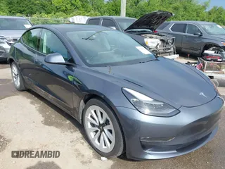 2021 Tesla Model 3 Long Range z VIN 5YJ3E1EB0MF902654, wystawiony jako IAAI lot #42146457 z przebiegiem 38 583 mil mil oraz . Historia ofert i sprzedaży dostępna na DreamBid. Obrazek 1.