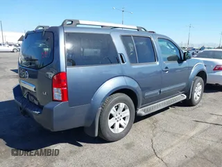 2005 Nissan Pathfinder SE with VIN 5N1AR18U05C741080, listed as a IAAI auction lot 40671277 with 215,693 mi miles. Bid and sale history available at carsss.com. Image 4.