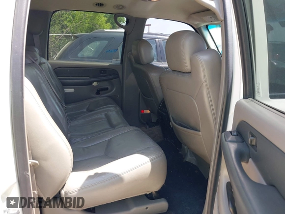 2003 Chevrolet Suburban LT with VIN 1GNEC16Z83J143261, listed as a IAAI auction lot 42065509 with 217,109 mi miles. Bid and sale history available at carsss.com. Image 8.