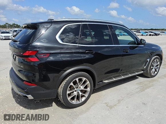 2024 BMW X5 xDrive40i z VIN 5UX23EU0XR9T66675, wystawiony jako Copart lot #57436555 z przebiegiem 36 652 mil mil oraz Czysty tytuł • Clean title. Historia ofert i sprzedaży dostępna na DreamBid. Obrazek 3.