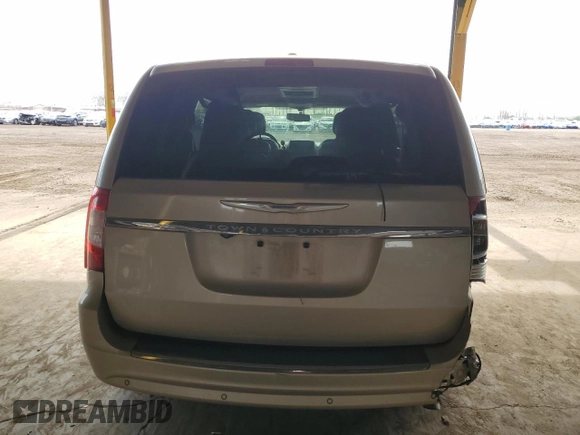 2014 Chrysler Town & Country Touring L 30th Anniversary with VIN 2C4RC1CG4ER146461, listed as a Copart auction lot 58491645 with 112,668 mi miles and Clean title. Bid and sale history available at DreamBid. Image 6.