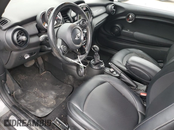 2017 MINI Convertible Cooper z VIN WMWWG5C32H3C99588, wystawiony jako Copart lot #49581565 z przebiegiem 137 798 mil mil oraz Szkoda całkowita • Salvage title. Historia ofert i sprzedaży dostępna na DreamBid. Obrazek 8.