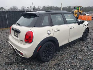 2016 MINI Cooper Hardtop 4 Door S with VIN WMWXU3C52G2D30121, listed as a IAAI auction lot 41521841 with 82,334 mi miles. Bid and sale history available at carsss.com. Image 4.