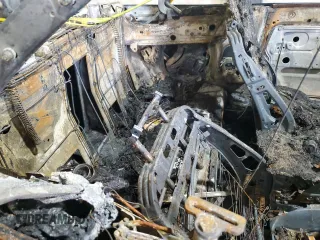 2003 Volkswagen Beetle GLS z VIN 3VWCK21Y13M316089, wystawiony jako Copart lot #51071545 z przebiegiem Nie podano mil oraz Szkoda całkowita • Salvage title. Historia ofert i sprzedaży dostępna na DreamBid. Obrazek 10.