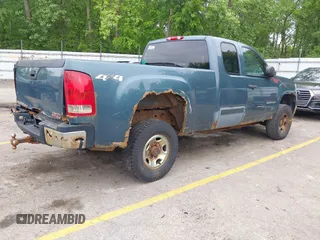 2009 GMC Sierra 2500HD SLE z VIN 1GTHK59K39E106487, wystawiony jako IAAI lot #42367240 z przebiegiem 215 276 mil mil oraz . Historia ofert i sprzedaży dostępna na DreamBid. Obrazek 4.