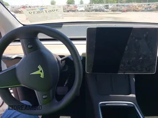 2023 Tesla Model Y Long Range z VIN 7SAYGDEE9PF753051, wystawiony jako IAAI lot #39615839 z przebiegiem Nie podano mil oraz . Historia ofert i sprzedaży dostępna na DreamBid. Obrazek 17.
